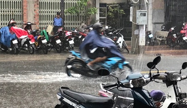 Mưa lớn kéo dài, nhiều khu vực ở Cà Mau ngập nặng ảnh 4