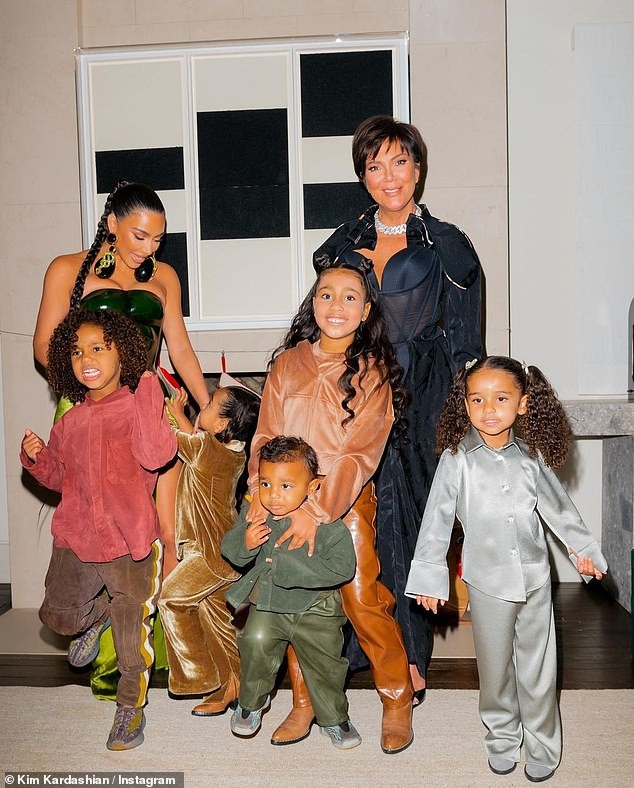 Thực hư việc cặp vợ chồng quyền lực Kim Kardashian và Kanye West sắp sửa ly hôn ảnh 3