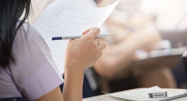Kỳ thi Đánh giá năng lực: 4 bước để không mất điểm ở bài tìm lỗi sai trong phần tiếng Anh ảnh 1
