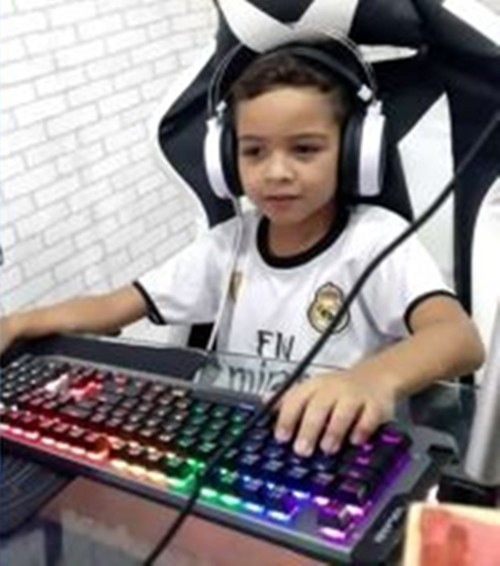 Mạng xã hội dậy sóng khi một cậu bé 9 tuổi bị nhà sản xuất game Fortnite cấm chơi 4 năm ảnh 2