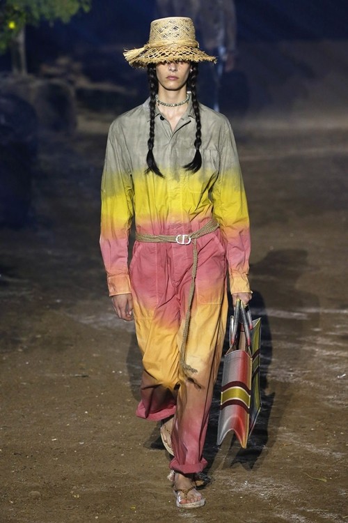 Đu “trend” Christian Dior: Tự nhuộm quần áo không khác gì hàng hiệu, mà giá rẻ bất ngờ ảnh 2