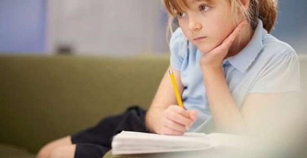 Ông bố bức xúc cô giáo vì toàn đọc sai tên con mình và đây là phản ứng từ cư dân mạng ảnh 1