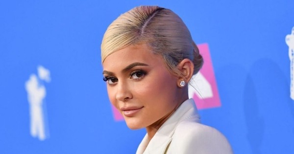 Kylie Jenner khẩu chiến với tạp chí Forbes sau vụ bị tước danh hiệu tỷ phú tự thân ảnh 3