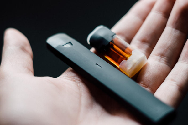 Nam sinh phải dùng máy tim phổi nhân tạo ECMO vì hút vape: “Nó sẽ giết bạn” ảnh 1