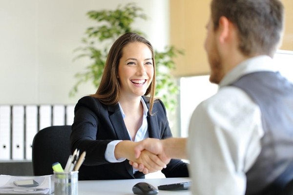Đi phỏng vấn xin việc mà "trúng số" thế này thì ứng viên nào cũng nhẹ cả người ảnh 2
