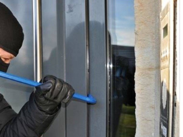 Tên trộm xui xẻo nhiễm COVID-19, đang đi điều trị thì nhà lại bị kẻ khác vào trộm ảnh 1