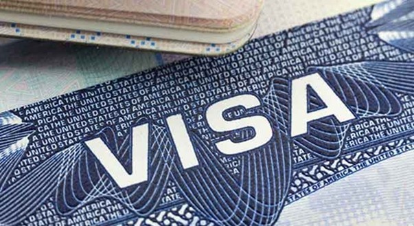 Du học sinh Mỹ có thể bị trục xuất nếu nhà trường chuyển sang dạy online hoàn toàn ảnh 2