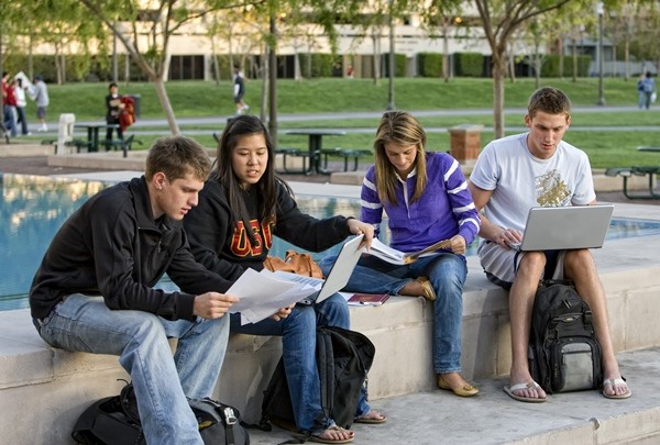 Ủng hộ Harvard và MIT, ĐH nổi tiếng đông SV châu Á cũng đâm đơn kiện chính quyền Trump ảnh 2