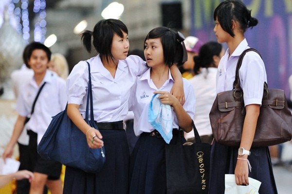 Học sinh bị khủng hoảng tâm lý vì thầy giáo cắt tóc cho quá xấu, Thái Lan phải ra lệnh cấm ảnh 1