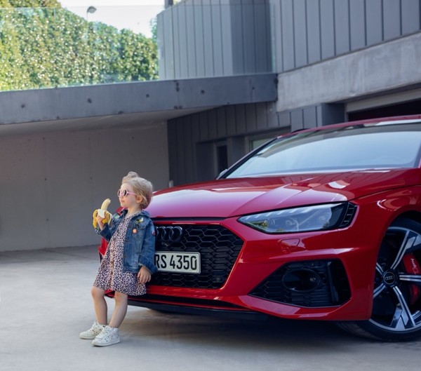 Vừa đăng ảnh quảng cáo mới, hãng ô tô Audi đã bị chê trách đến mức phải xin lỗi ảnh 1