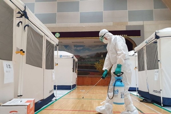 Ngập nặng do 43 ngày mưa liên tiếp, Hàn Quốc chật vật chống cả virus corona lẫn nước lụt ảnh 1