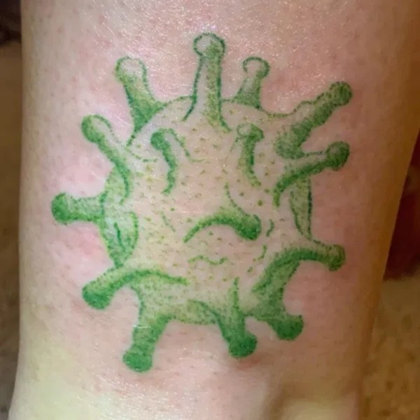 Trend mới: Để tự bảo vệ mình khỏi nhiễm COVID-19, nhiều người xăm hình virus corona ảnh 3