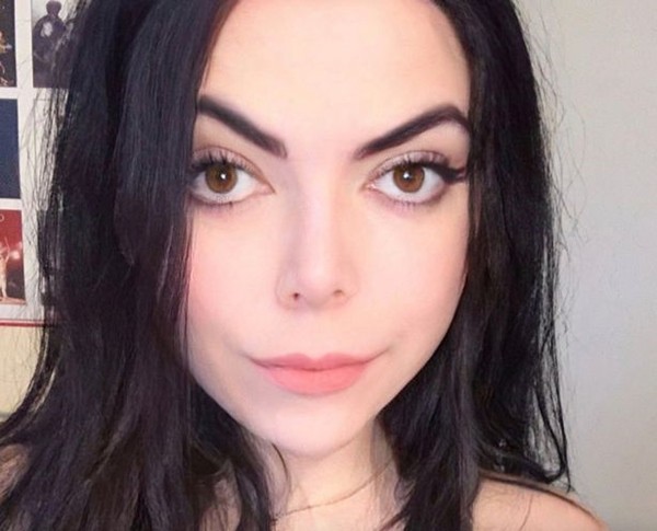 Đăng ảnh selfie lên mạng, cô gái 17 tuổi được gọi là “kiếp sau của Michael Jackson” ảnh 1