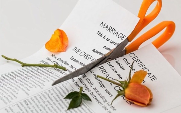 Lấy được chồng hoàn hảo, vợ vẫn quyết ly dị vì “tình yêu của anh ấy khiến tôi ngạt thở” ảnh 2
