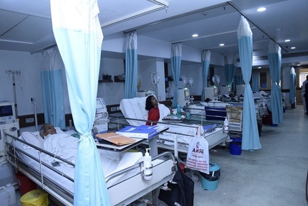 Đúng sinh nhật mình, bệnh nhân COVID-19 nguy kịch cai được máy thở và thốt lên câu bất ngờ ảnh 1