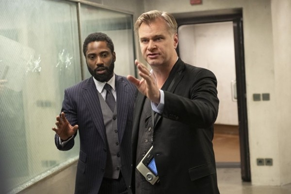 Lách lệnh cách ly, fan chi tiền khủng, đặt vé máy bay đi xem “Tenet” của Christopher Nolan ảnh 1