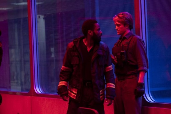Lách lệnh cách ly, fan chi tiền khủng, đặt vé máy bay đi xem “Tenet” của Christopher Nolan ảnh 2