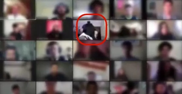 Video: Kẻ cướp xông vào nhà khi học sinh đang học qua Zoom, thầy giáo và cả lớp đều thấy ảnh 1