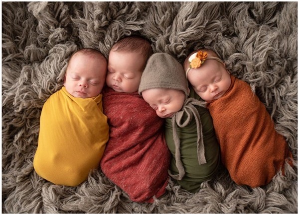 Cặp đôi hiếm muộn nhận nuôi 4 đứa trẻ là anh em ruột, đúng 4 năm sau thì sinh 4 em bé nữa ảnh 3