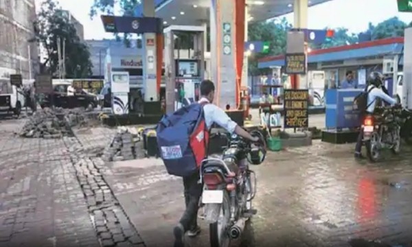 Thấy khách hàng mua điện thoại đẹp, shipper lấy luôn rồi báo với khách là đơn hàng bị hủy ảnh 2