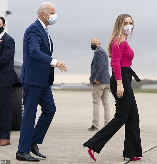 “Vũ khí bí mật” của ông Joe Biden trong kỳ bầu cử 2020: Cô sinh viên xinh đẹp này là ai? ảnh 6