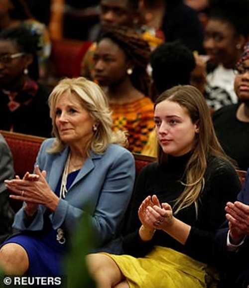 “Vũ khí bí mật” của ông Joe Biden trong kỳ bầu cử 2020: Cô sinh viên xinh đẹp này là ai? ảnh 1