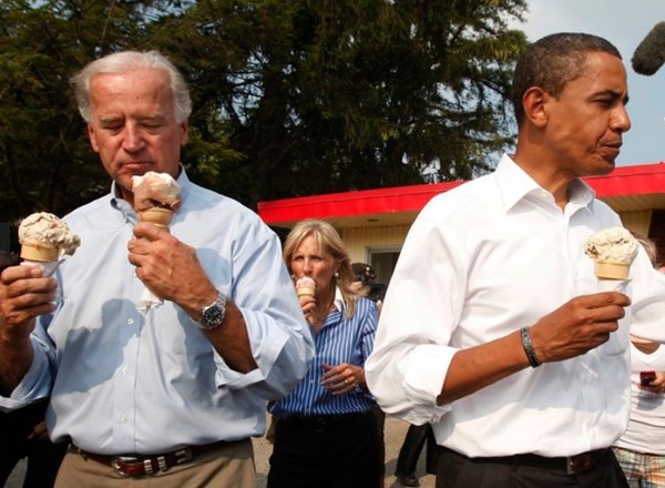 Ông Joe Biden từng tặng chiếc vòng ghép hai cái tên này cho ai mà khiến netizen ngưỡng mộ? ảnh 4