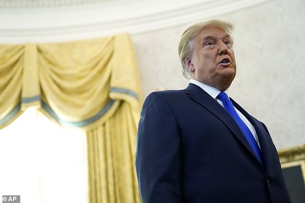 Bất công cho Tổng thống Trump: Ai muốn tiêm vắc-xin cũng được khen, đến lượt ông thì không ảnh 1
