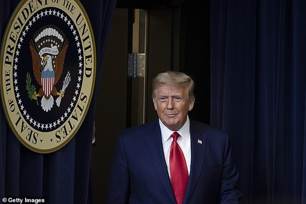 Trong khi Tổng thống Trump cố “chiến đấu đến cùng”, phu nhân Melania bỗng nói câu bất ngờ ảnh 1