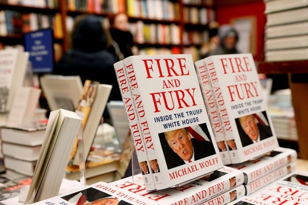 Bất ngờ với sức ảnh hưởng của Tổng thống Trump: Sách nào liên quan đến ông cũng bán chạy ảnh 4