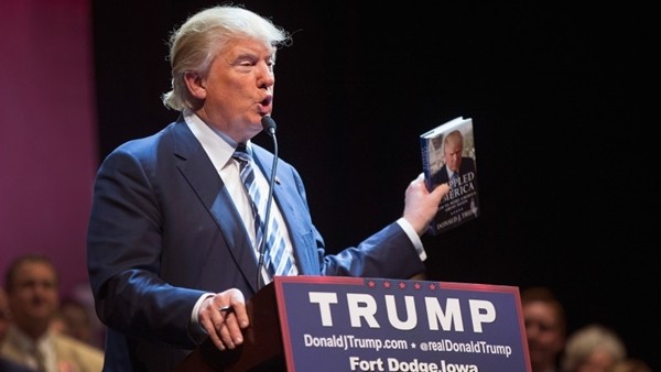 Bất ngờ với sức ảnh hưởng của Tổng thống Trump: Sách nào liên quan đến ông cũng bán chạy ảnh 5
