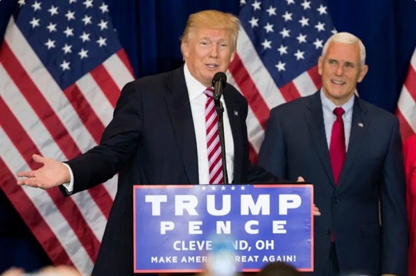 Những người ủng hộ Tổng thống Trump làm “điều khó tin“: Nhắm vào Phó Tổng thống Mike Pence ảnh 1