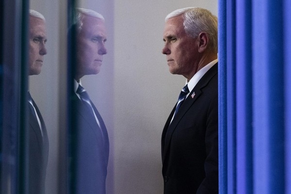 Tổng thống Trump không nhượng bộ, khiến cả thế giới dõi theo… Phó Tổng thống Mike Pence ảnh 5