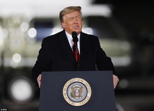 Tại bang chiến địa Georgia, Tổng thống Trump nói điều bất ngờ về Phó Tổng thống Mike Pence ảnh 1