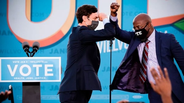 Quốc hội Mỹ xác nhận ông Biden thắng: Tổng thống Trump để lại gì cho phó tướng Mike Pence? ảnh 1
