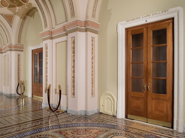 Có những cánh cửa nhỏ xíu bí ẩn xung quanh Điện Capitol, đằng sau chúng là gì vậy? ảnh 4