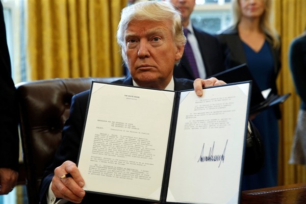 Vừa nhậm chức được một tuần, tân Tổng thống Joe Biden nhanh chóng lập luôn một kỷ lục mới ảnh 2