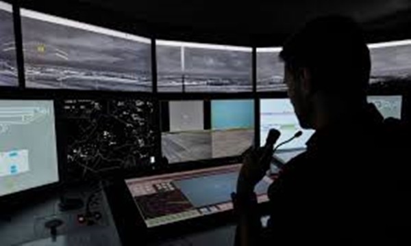 Chuyện thật như đùa: Giả làm kiểm soát viên không lưu suốt 6 tháng, điều cả máy bay cảnh sát bay lung tung ảnh 1