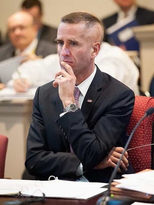 “Bí ẩn” về chiếc đồng hồ gây tò mò của Tổng thống Biden: Có phải đồng hồ của người con trai đã mất? ảnh 2