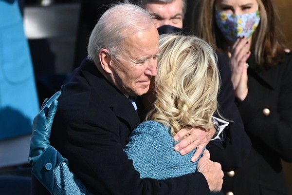 “Bí ẩn” về chiếc đồng hồ gây tò mò của Tổng thống Biden: Có phải đồng hồ của người con trai đã mất? ảnh 3