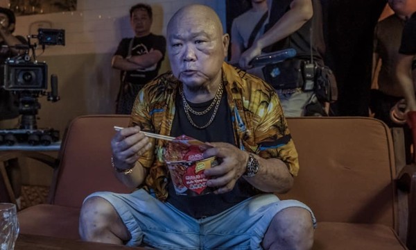 Đóng giả làm “kẻ xấu” giúp các chàng trai gây ấn tượng với bạn gái trong ngày Valentine ảnh 2
