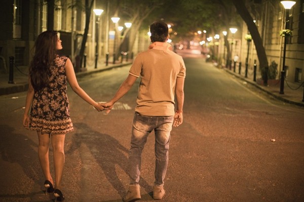 Đóng giả làm “kẻ xấu” giúp các chàng trai gây ấn tượng với bạn gái trong ngày Valentine ảnh 1
