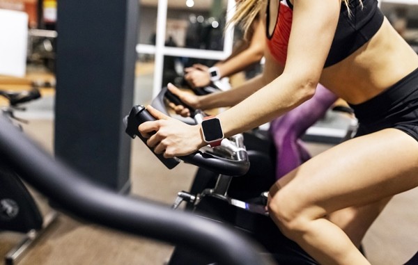 Góc cảnh báo: Tập đạp xe ở phòng gym xong thấy dấu hiệu lạ này, hai cô gái phải đi cấp cứu ảnh 4
