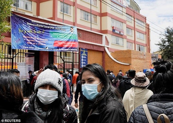 Bolivia: Kinh hoàng cảnh lan can tầng 4 ở trường ĐH gãy sụp, nhiều sinh viên rơi xuống đất ảnh 3
