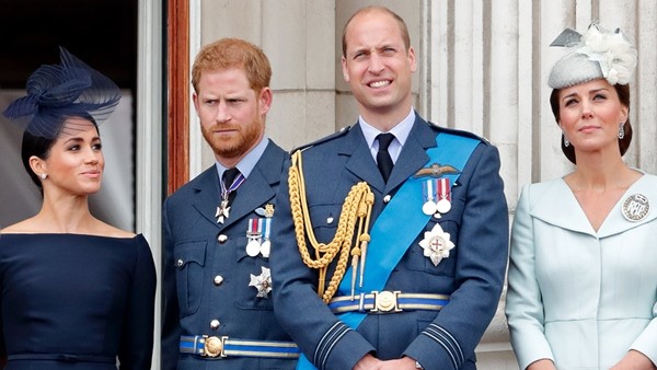 Công nương Kate Middleton xuất hiện sau “cơn bão Meghan Markle”, chọn phụ kiện đầy ẩn ý ảnh 4