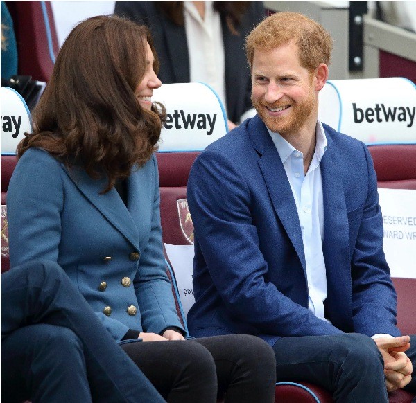 Có phải tình bạn thân giữa Công nương Kate và Harry đã gây ra vết rạn giữa Meghan và Kate? ảnh 5
