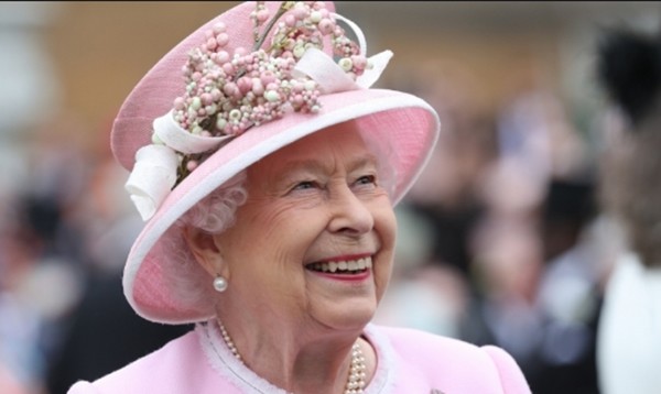 3 bài học “vàng” của Nữ hoàng Anh từ tuyên bố dành cho Meghan - Harry ảnh 1