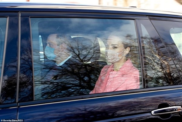 Hoàng gia đáp trả: William và Kate xuất hiện, nói gì về những cáo buộc của Meghan - Harry? ảnh 2