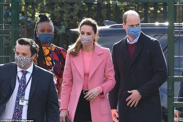 Hoàng gia đáp trả: William và Kate xuất hiện, nói gì về những cáo buộc của Meghan - Harry? ảnh 1