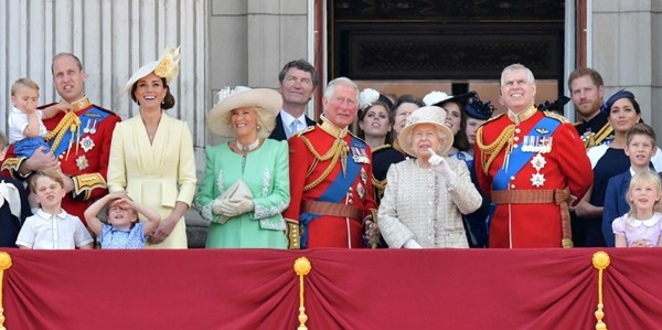 Vì cuộc phỏng vấn của Meghan - Harry mà Hoàng gia Anh bị “troll” ở lễ trao giải Grammy ảnh 2